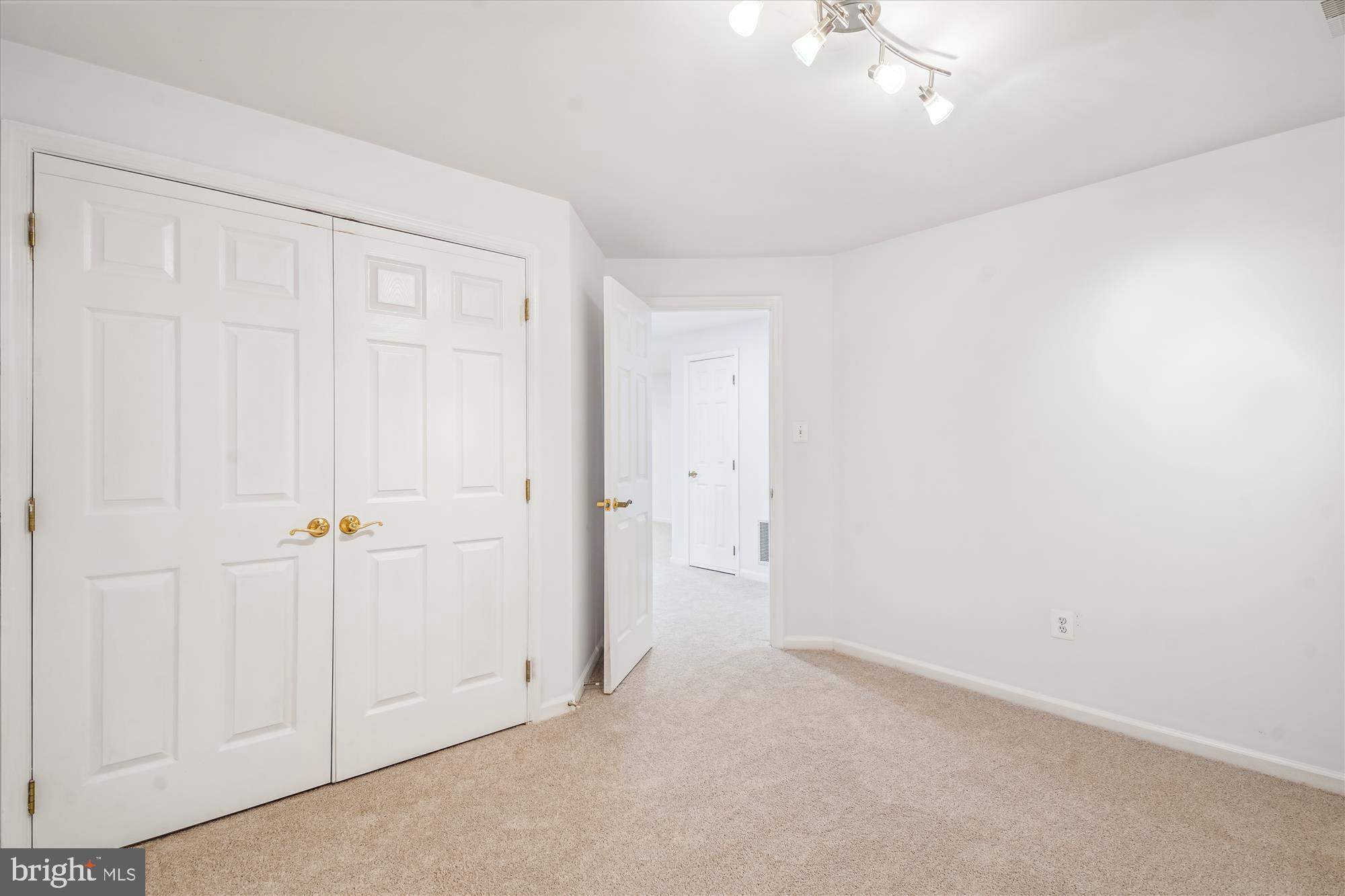 826 Highland Ridge Avenue Gaithersburg, MD 20878 - Photo 41 of 48 Lower lever office/den/flex space w/large closet