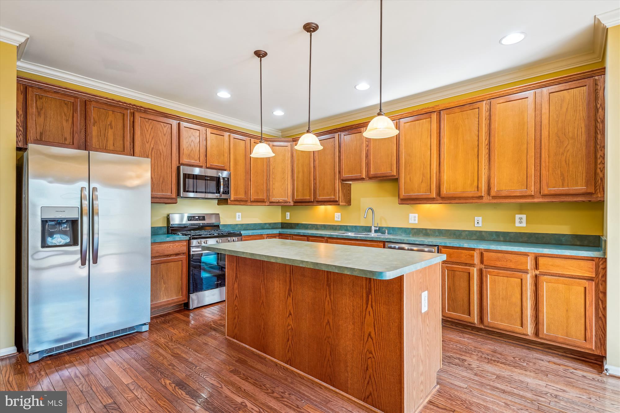 826 Highland Ridge Avenue Gaithersburg, MD 20878 - Photo 8 of 48 Kitchen island with pendant lights