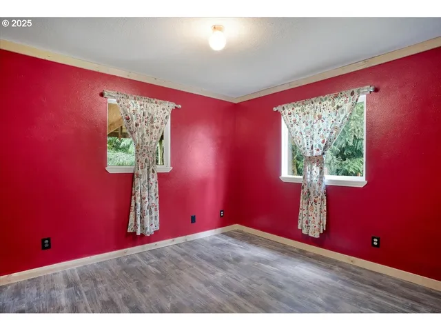a view of empty room with window