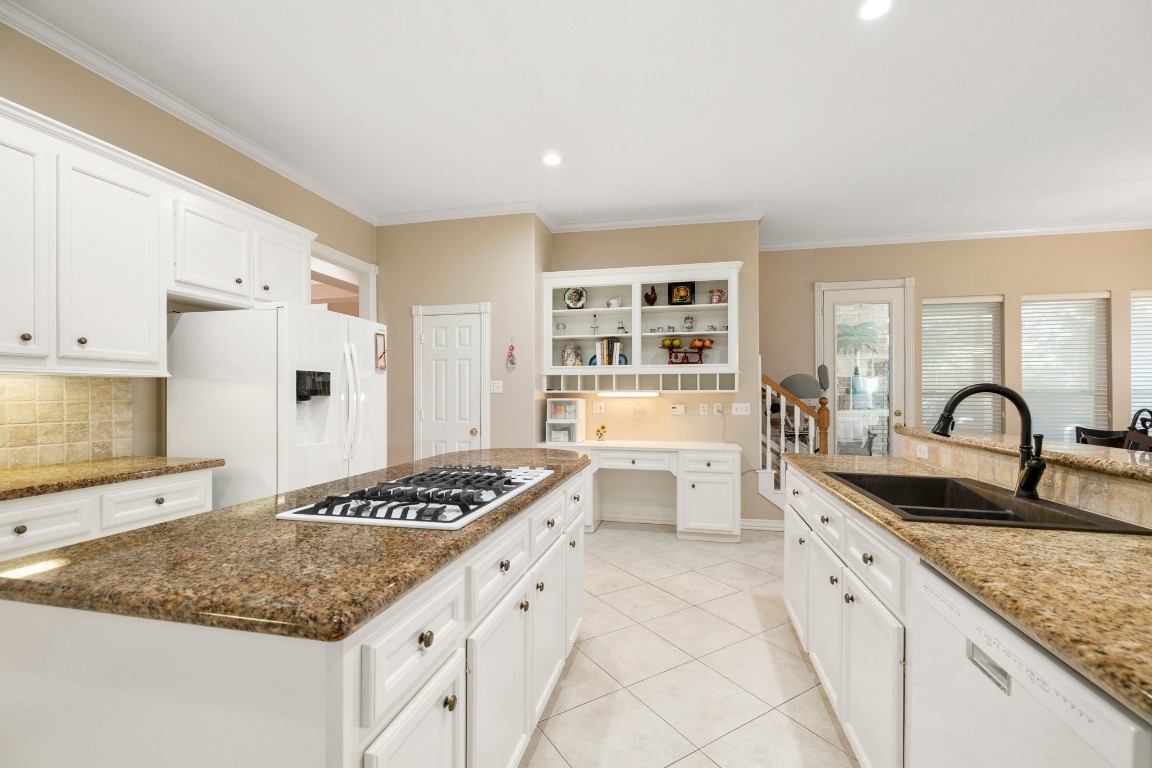 19315 Puget Lane Spring, TX 77388 - Photo 15 of 49 gas cook top on island