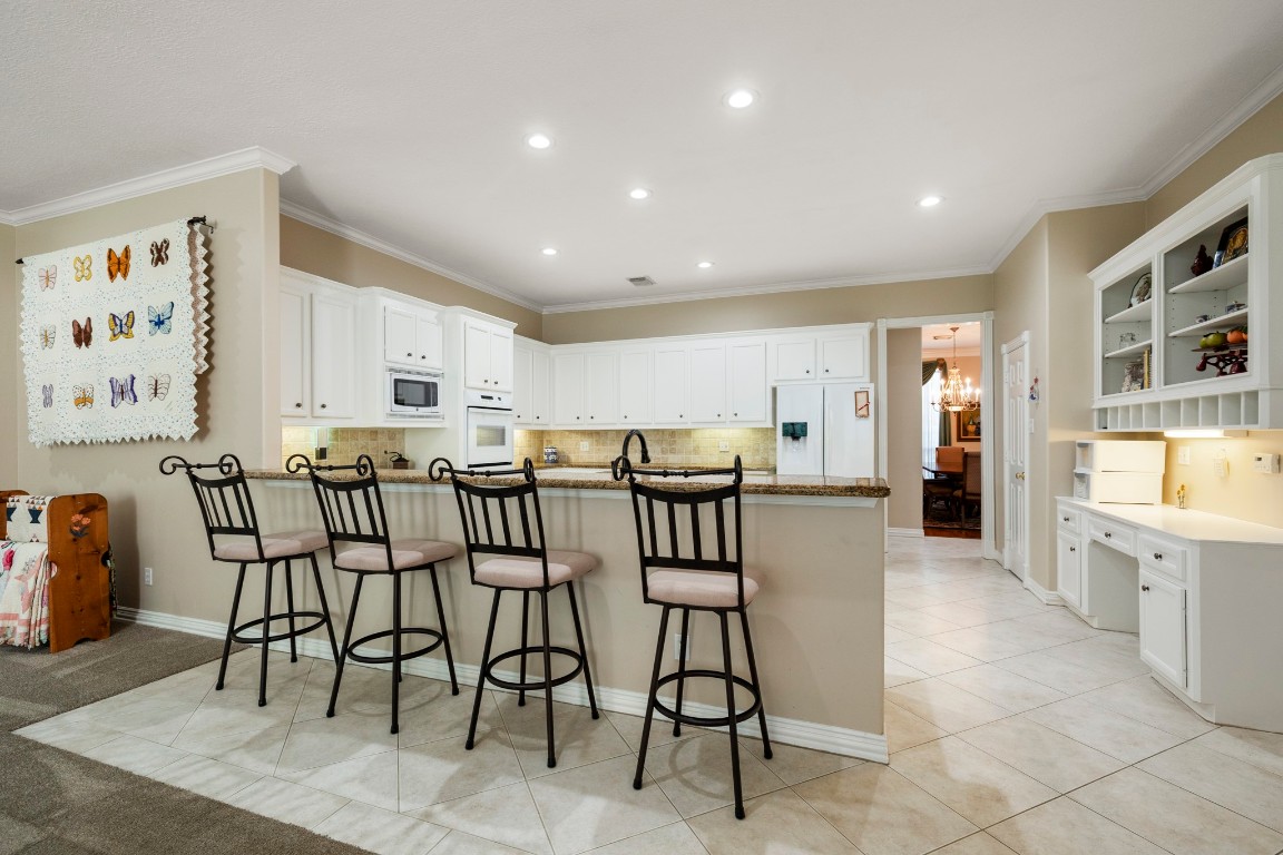 19315 Puget Lane Spring, TX 77388 - Photo 19 of 49 kitchen has breakfast bar