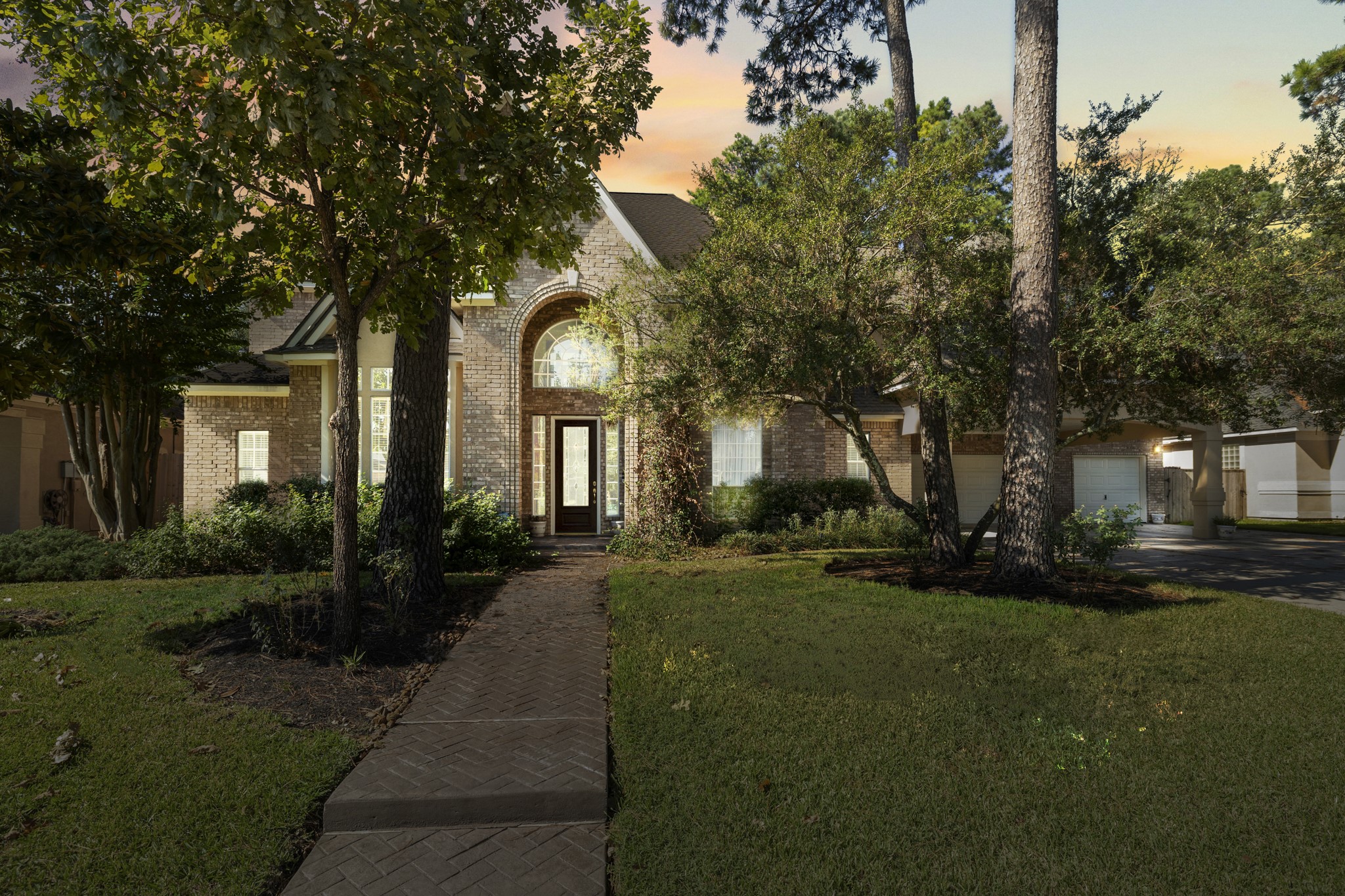 19315 Puget Lane Spring, TX 77388 - Photo 2 of 49 a front view of a house with a garden