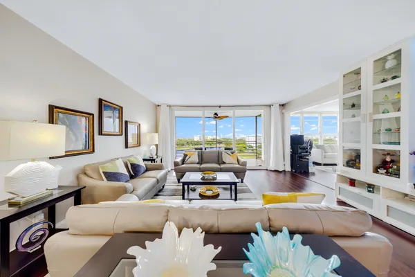 $2,550 | 3051 North Course Drive, Pompano Beach, FL 33069