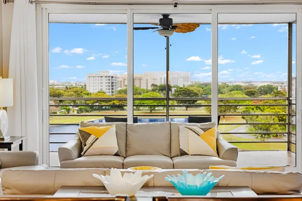 $2,550 | 3051 North Course Drive, Unit 901, Pompano Beach, FL 33069
