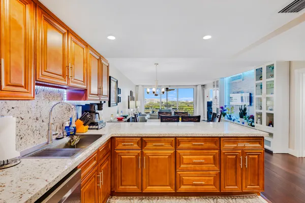 $2,550 | 3051 North Course Drive, Unit 901, Pompano Beach, FL 33069