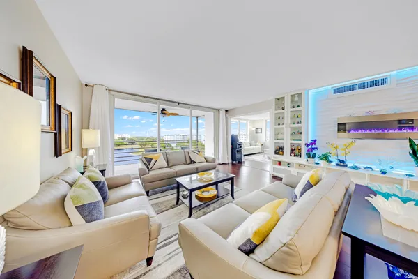 $2,550 | 3051 North Course Drive, Unit 901, Pompano Beach, FL 33069