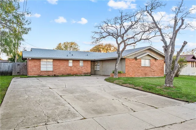 $330,000 | 134 Daniel Moore Avenue, Portland, TX 78374
