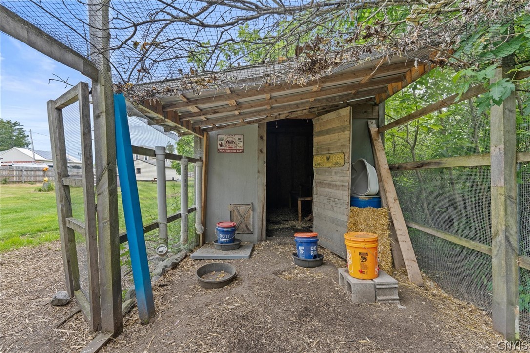 6401 North Kirkville Road Manlius, NY 13082 - Photo 39 of 49 Chicken Coop