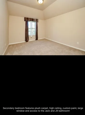 a view of an house with backyard