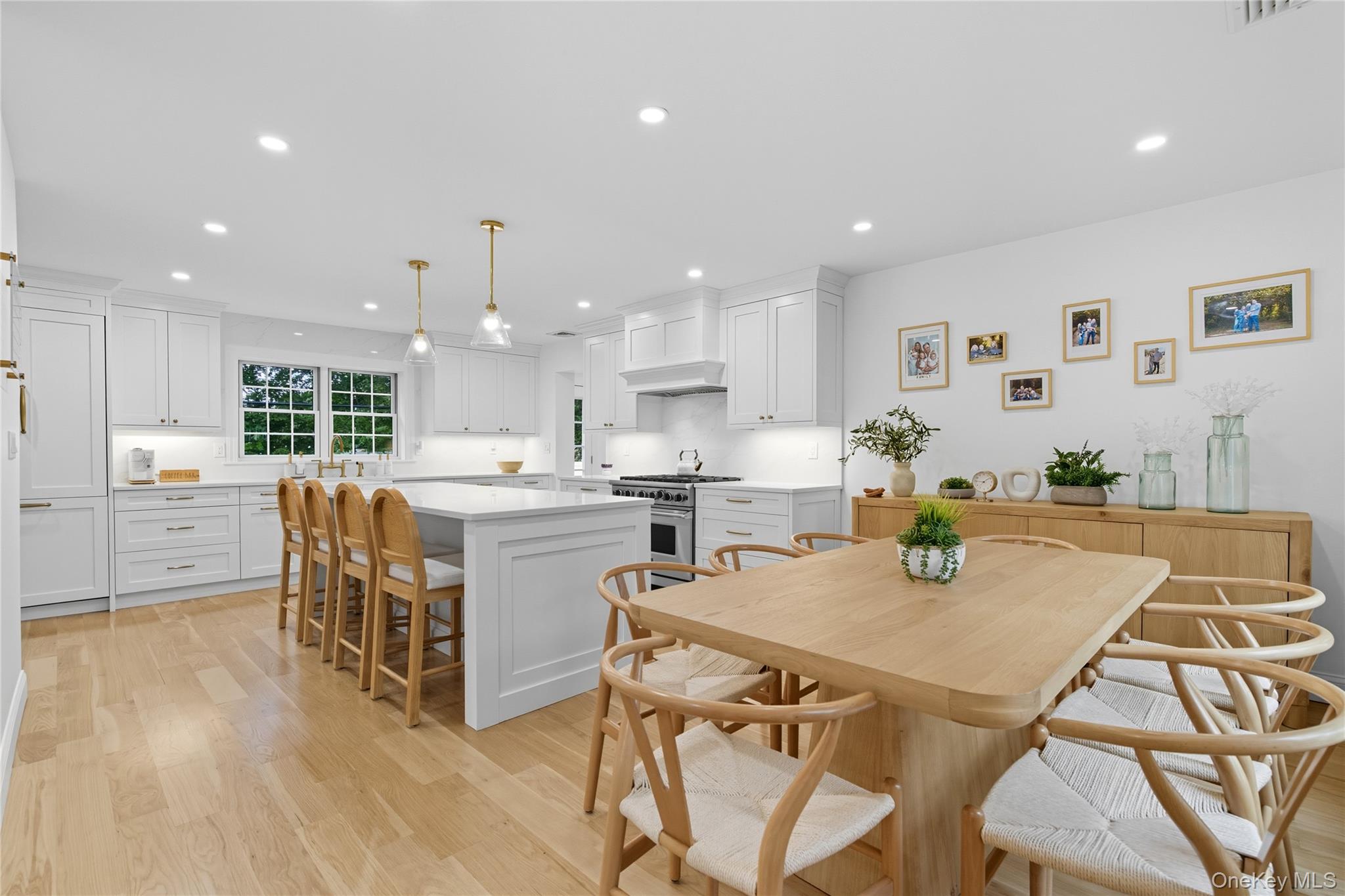 17 Entrance Road East Hills, NY 11577 - Photo 8 of 30 a kitchen with a table chairs microwave and cabinets