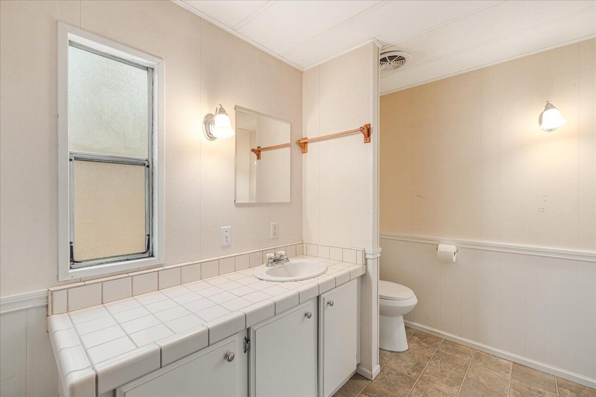60214 Agate Road Bend, OR 97702 - Photo 17 of 31 Primary Bathroom