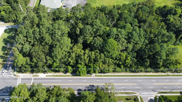 a view of a yard with a street