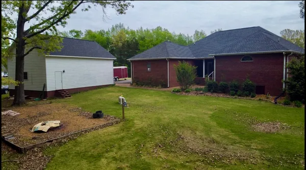 a view of a house with backyard and garden