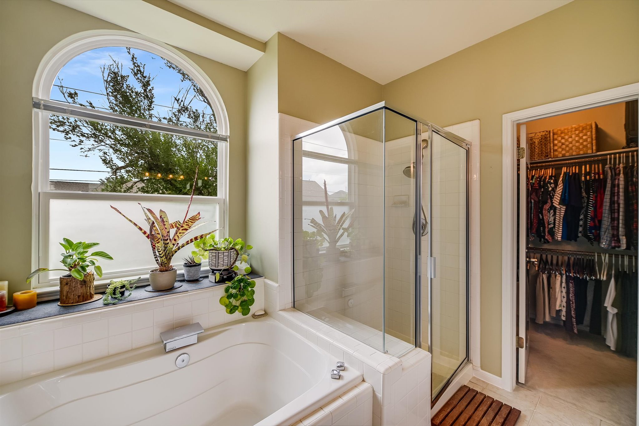 6456 Ruxton Lane Austin, TX 78749 - Photo 19 of 30 Relax in this primary bath featuring a soaking tub, glass-enclosed shower, and a spacious walk-in closet.
