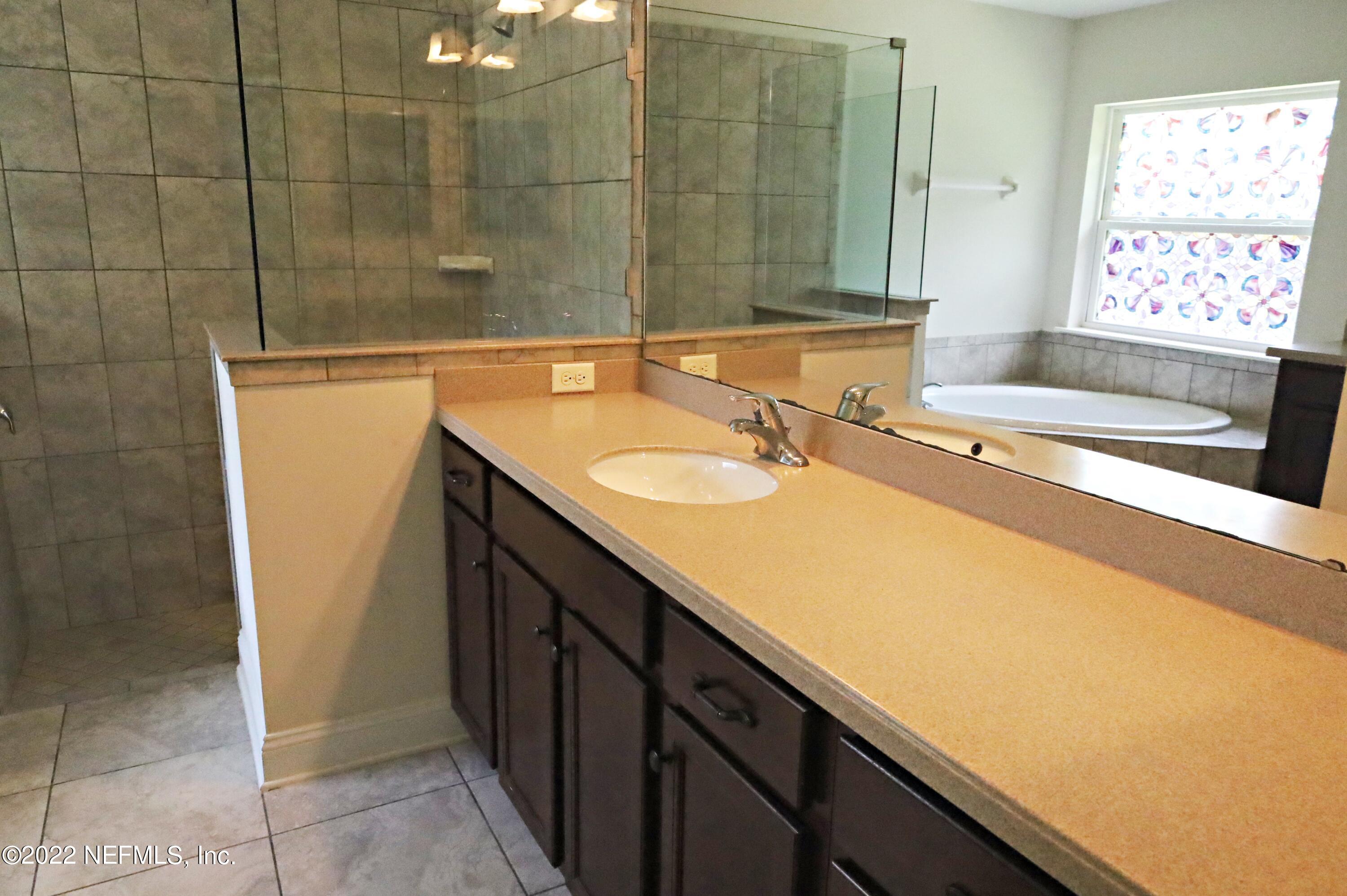 10991 Lothmore Road Jacksonville, FL 32221 - Photo 12 of 23 Master Bath