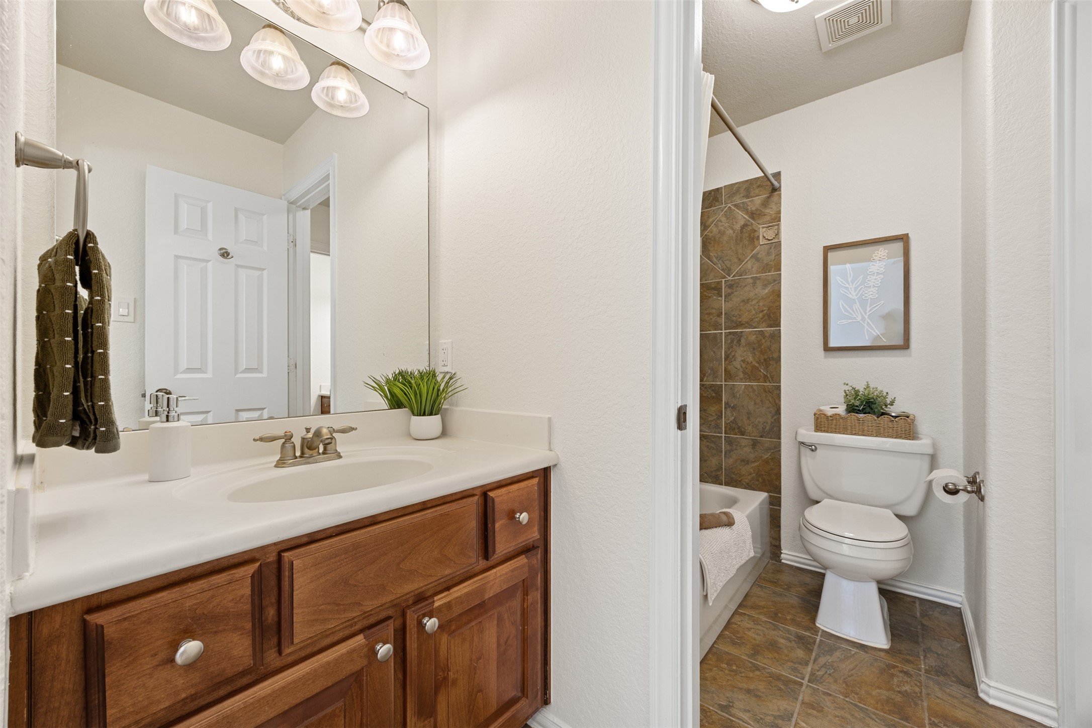 2603 Hendricks Lakes Drive Spring, TX 77388 - Photo 41 of 50 Well-designed Jack-and-Jill bath with separated vanity and private tub/shower layout, offering added privacy, abundant cabinetry, and easy access from adjoining bedrooms.