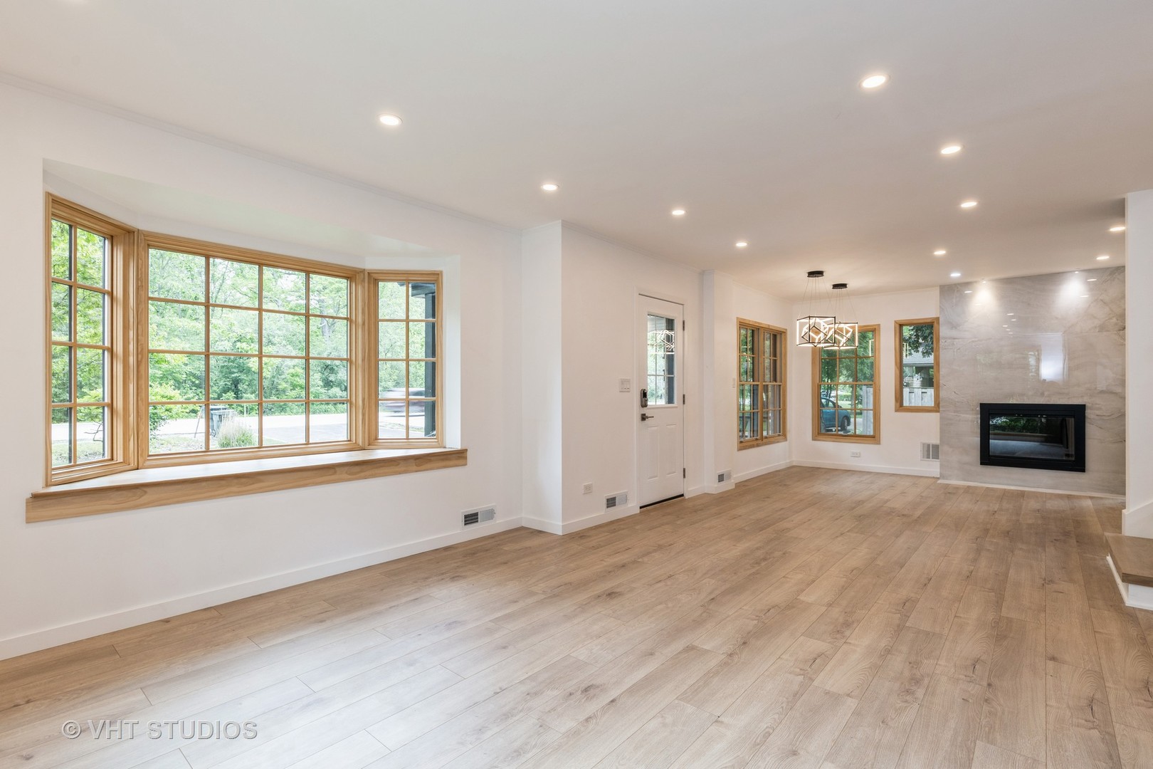 639 Harms Road Glenview, IL 60025 - Photo 5 of 21