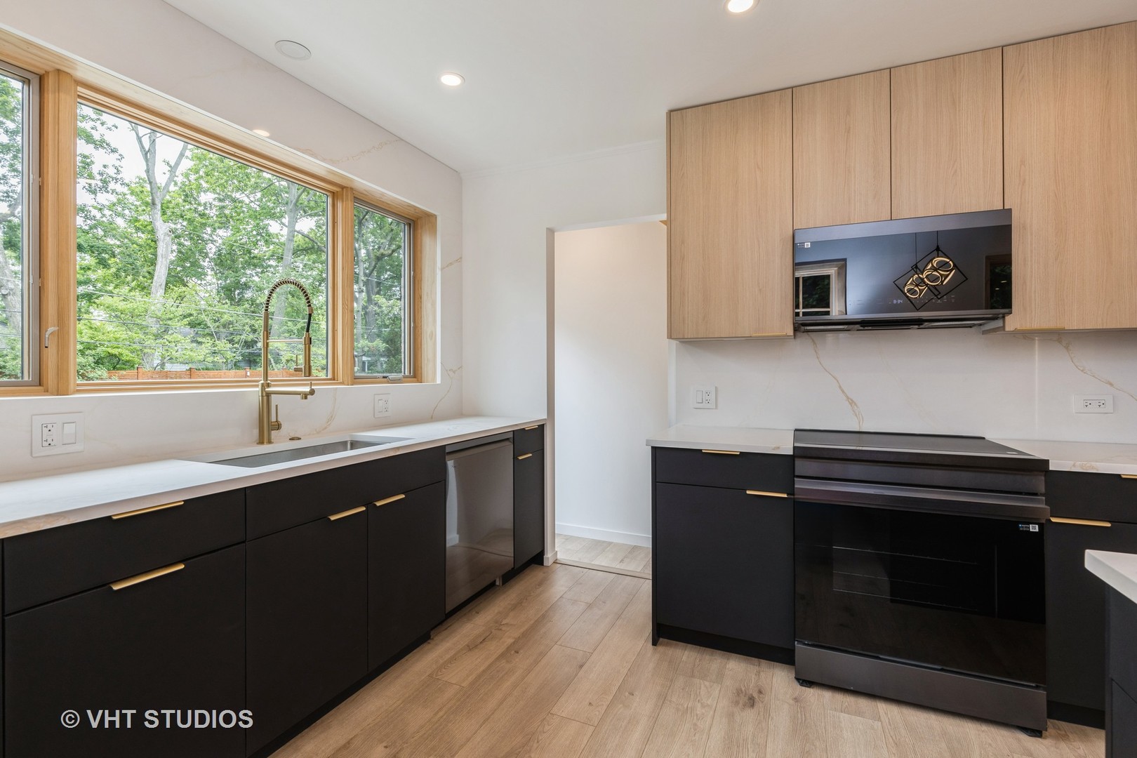 639 Harms Road Glenview, IL 60025 - Photo 9 of 21