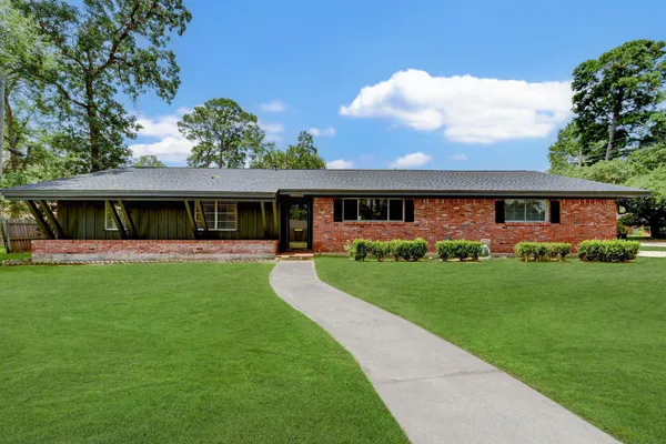 $1,975 | 1703 North Roberson Street, Conroe, TX 77301