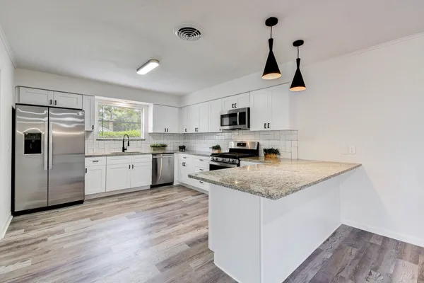 $1,975 | 1703 North Roberson Street, Conroe, TX 77301