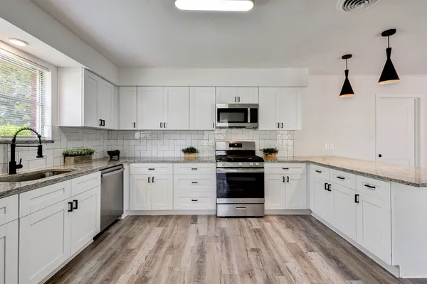 $1,975 | 1703 North Roberson Street, Conroe, TX 77301