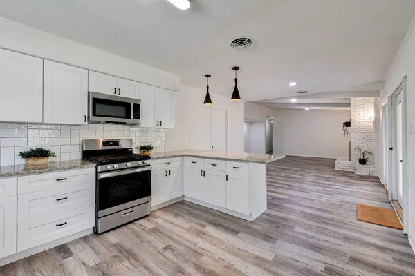 $1,975 | 1703 North Roberson Street, Conroe, TX 77301