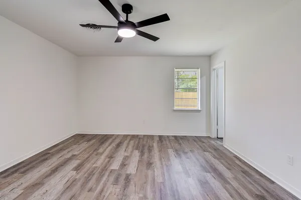 $1,975 | 1703 North Roberson Street, Conroe, TX 77301