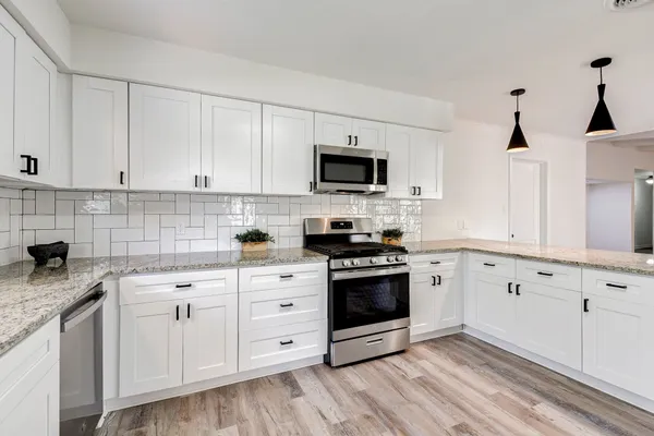 $1,975 | 1703 North Roberson Street, Conroe, TX 77301