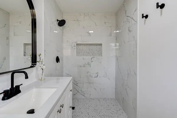 $1,975 | 1703 North Roberson Street, Conroe, TX 77301