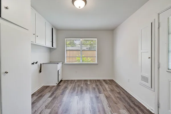 $1,975 | 1703 North Roberson Street, Conroe, TX 77301