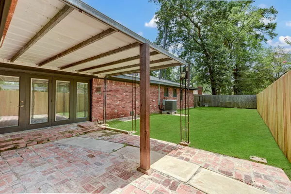 $1,975 | 1703 North Roberson Street, Conroe, TX 77301