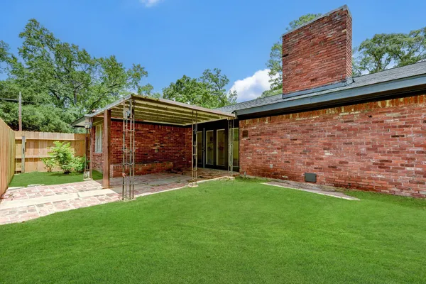 $1,975 | 1703 North Roberson Street, Conroe, TX 77301