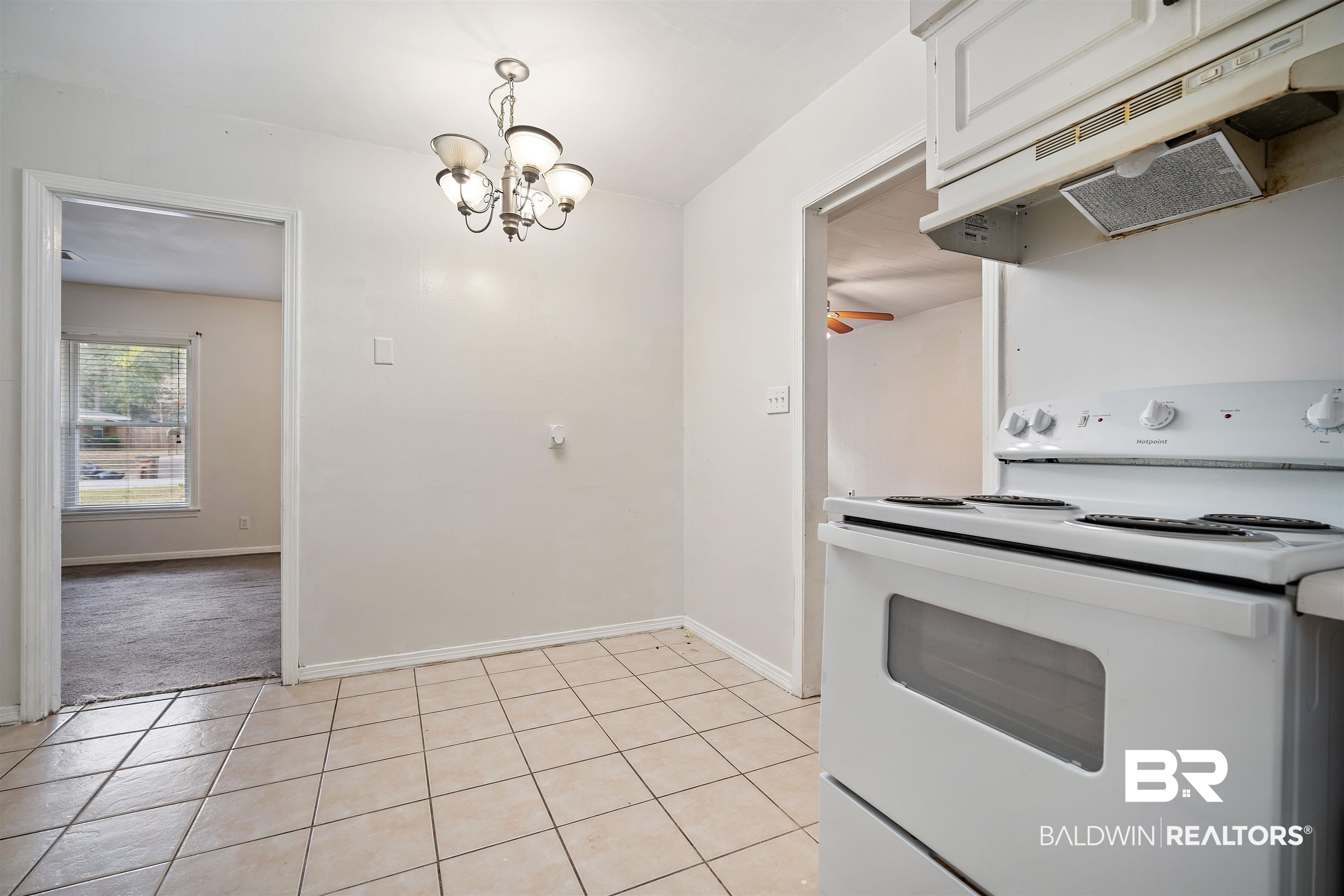 816 East Montfort Road Mobile, AL 36608 - Photo 8 of 24 Kitchen/ Eat In Dinning