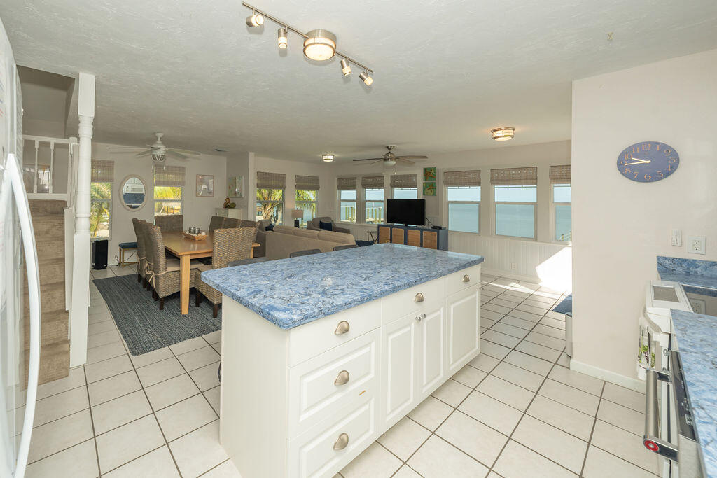 58121 Morton Street Marathon, FL 33050 - Photo 39 of 93 Kitchen