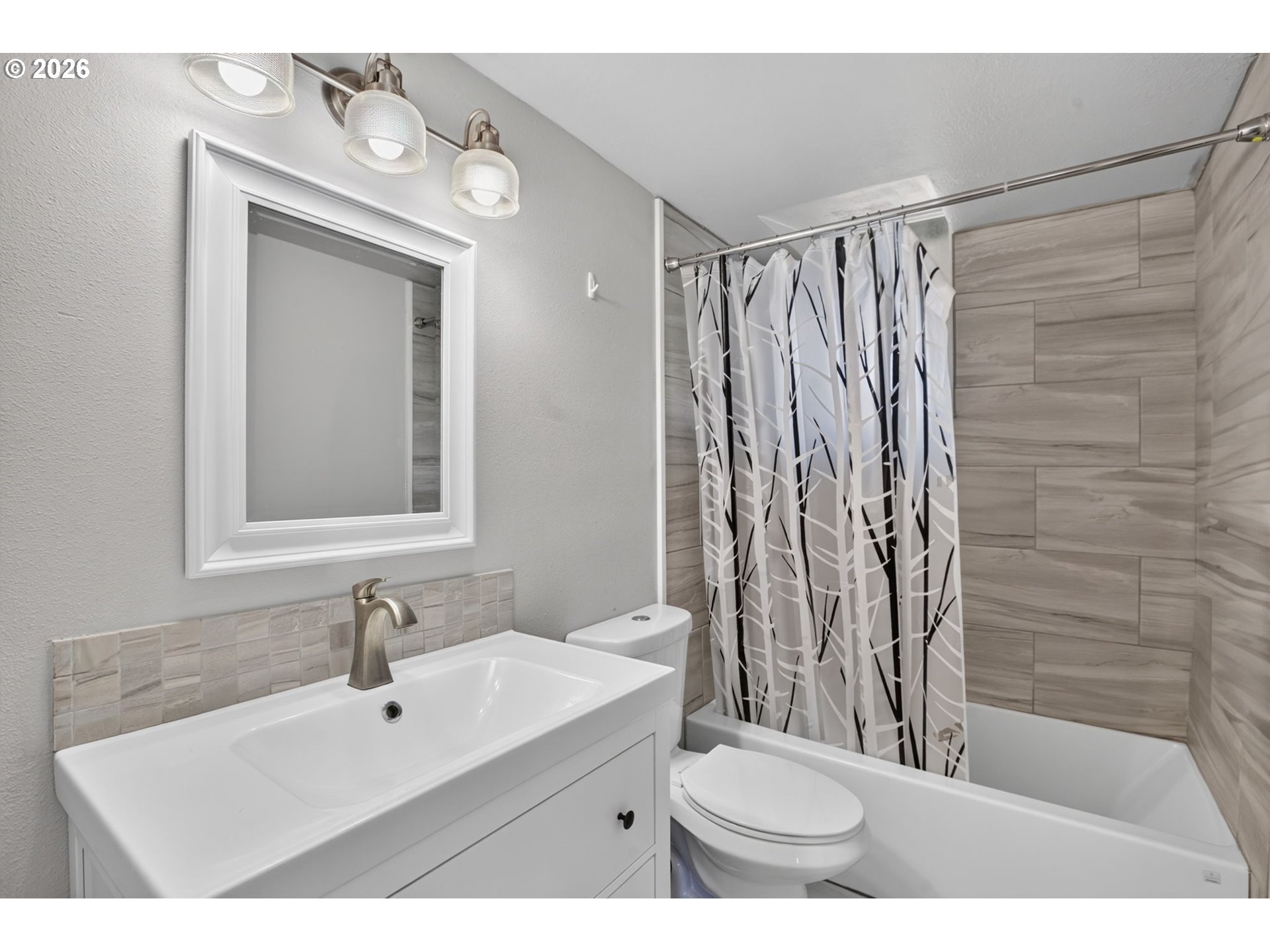 1386 Southwest 4th Street Gresham, OR 97080 - Photo 22 of 28 Bathroom
