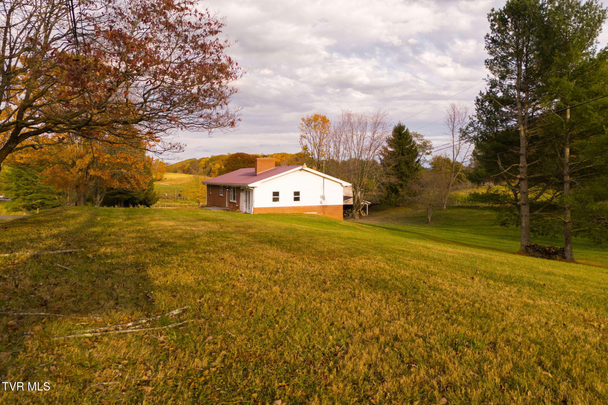 24850 Walden Road Abingdon, VA 24210 - Photo 4 of 38 4-web-or-mls-24850-walden-rd