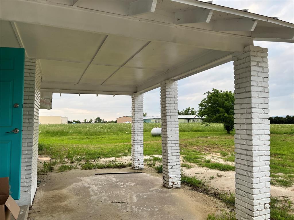 5811 Horizon Road Rockwall, TX 75032 - Photo 26 of 30 a view of a back yard of the house