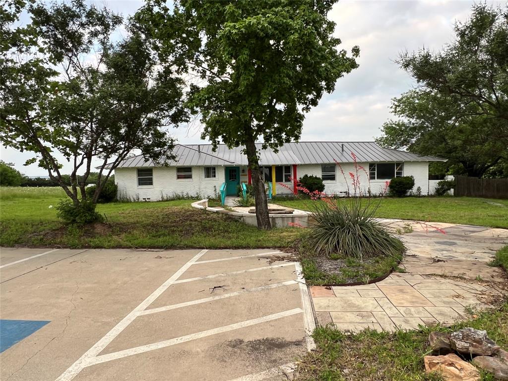 5811 Horizon Road Rockwall, TX 75032 - Photo 9 of 30 a front view of a residential houses with yard and green space