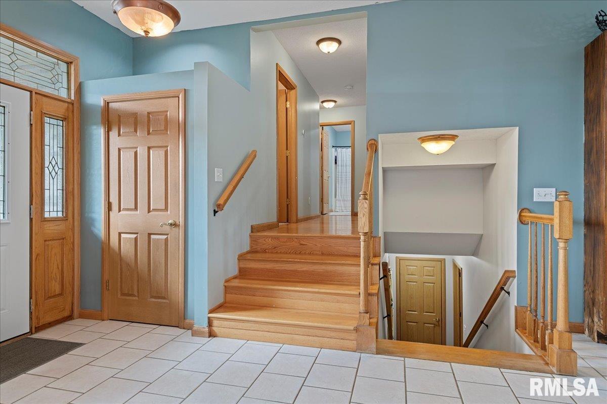 944 Chukker Lane Springfield, IL 62712 - Photo 4 of 33