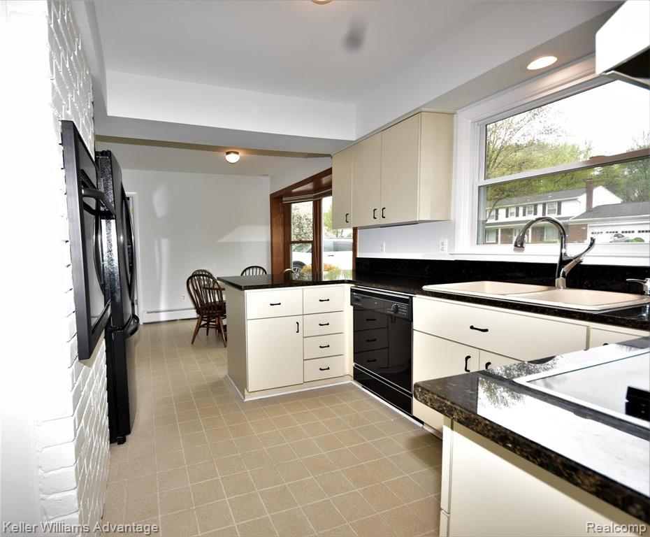 30209 Barwell Road Farmington Hills, MI 48334 - Photo 10 of 35