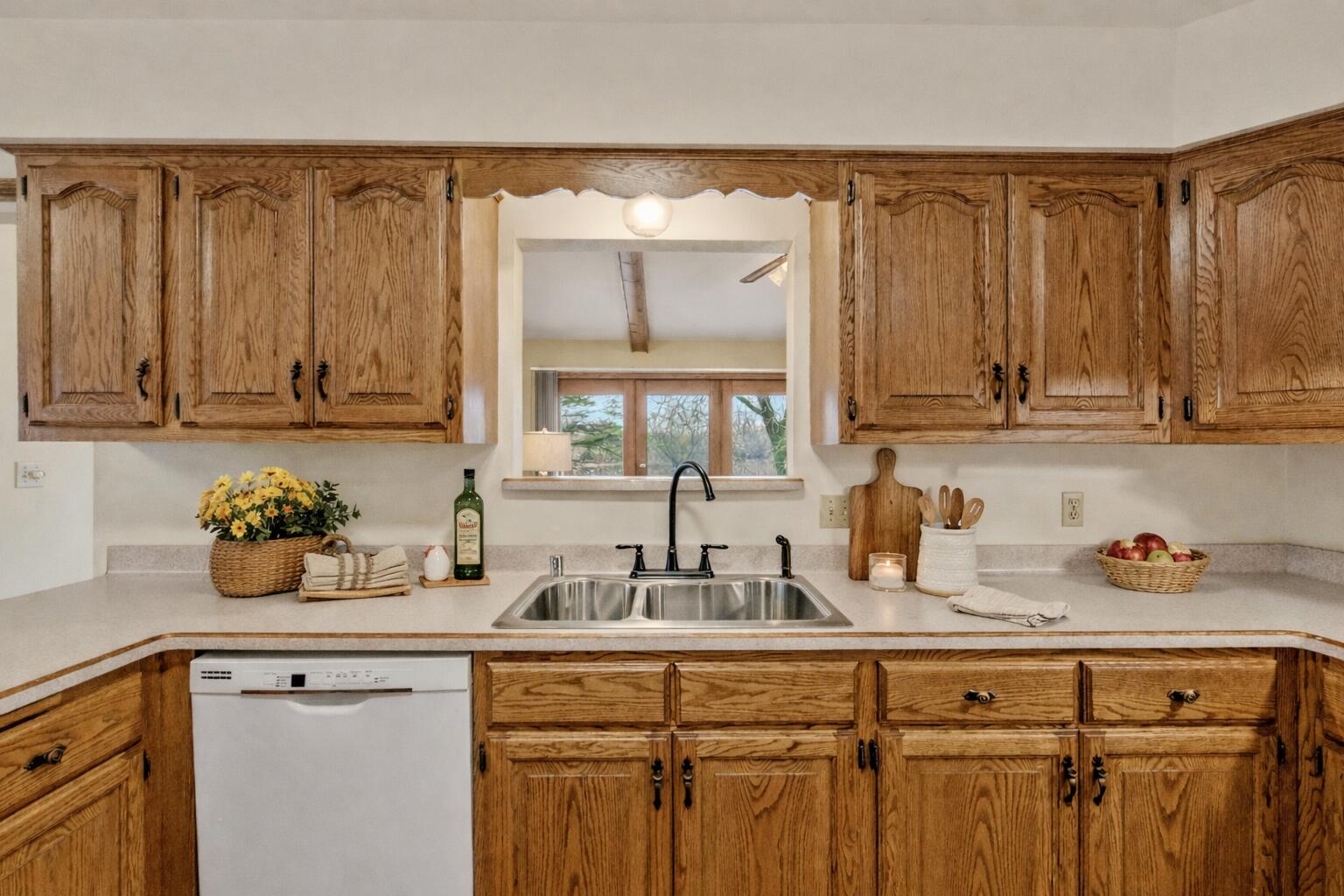 W180N9879 Riversbend Circle West Germantown, WI 53022 - Photo 8 of 21 1000081242