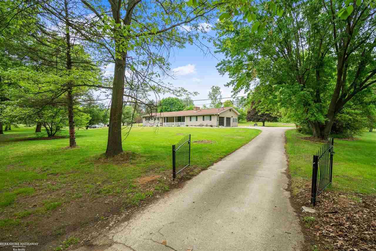 1366 West Predmore Road Oakland, MI 48363 - Photo 2 of 35 50042976-1.JPG