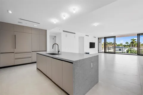$3,095,000 | 160 Isle Of Venice Drive, Unit 302, Fort Lauderdale, FL 33301
