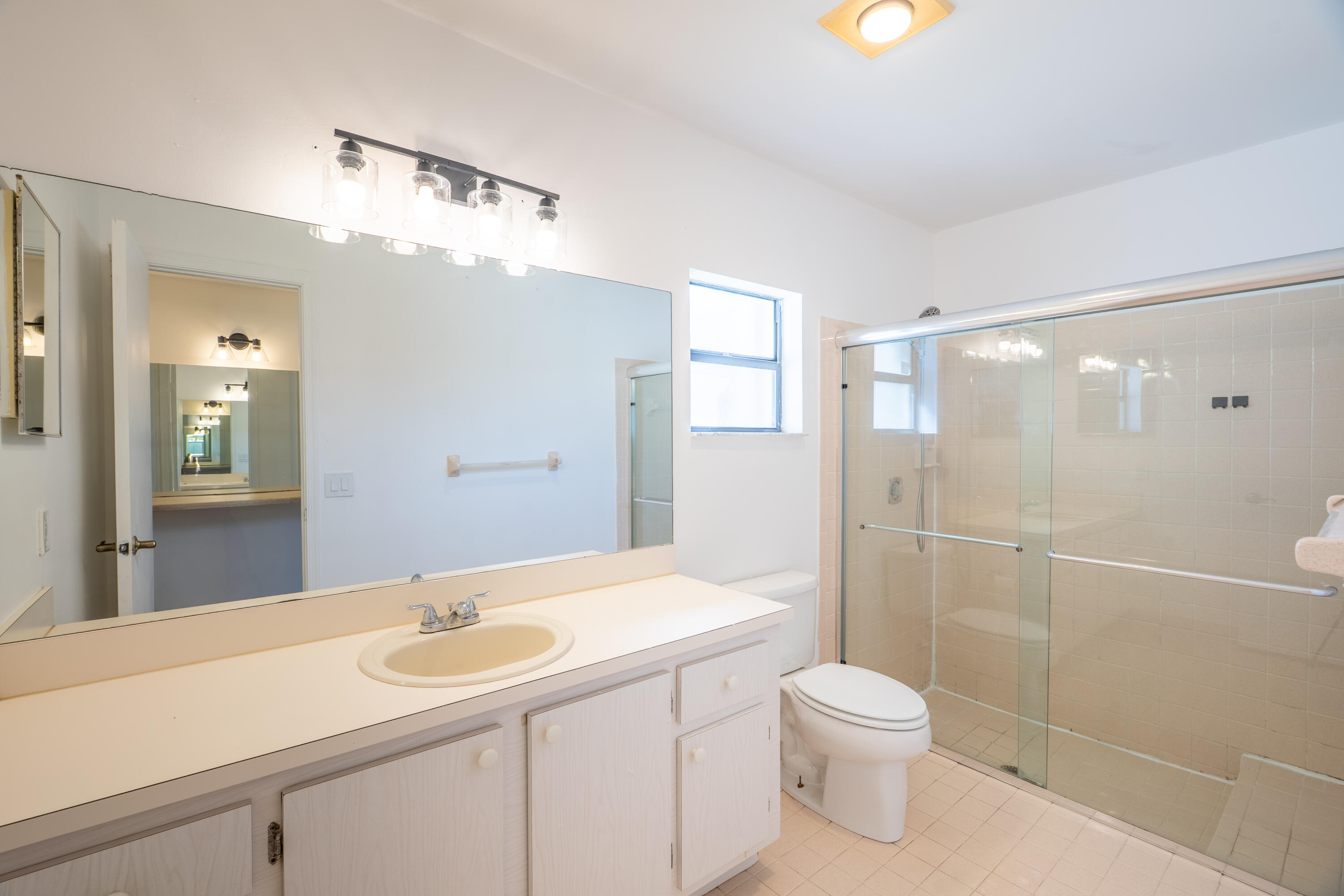 22651 Southwest 8th Court Boca Raton, FL 33433 - Photo 24 of 24 Bahtroom