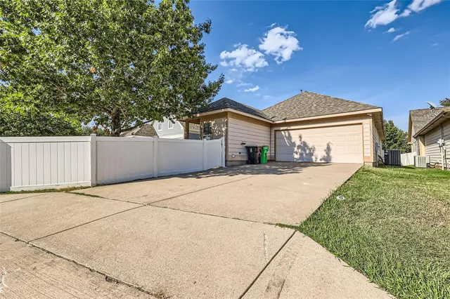 a picture of a wall with white walls