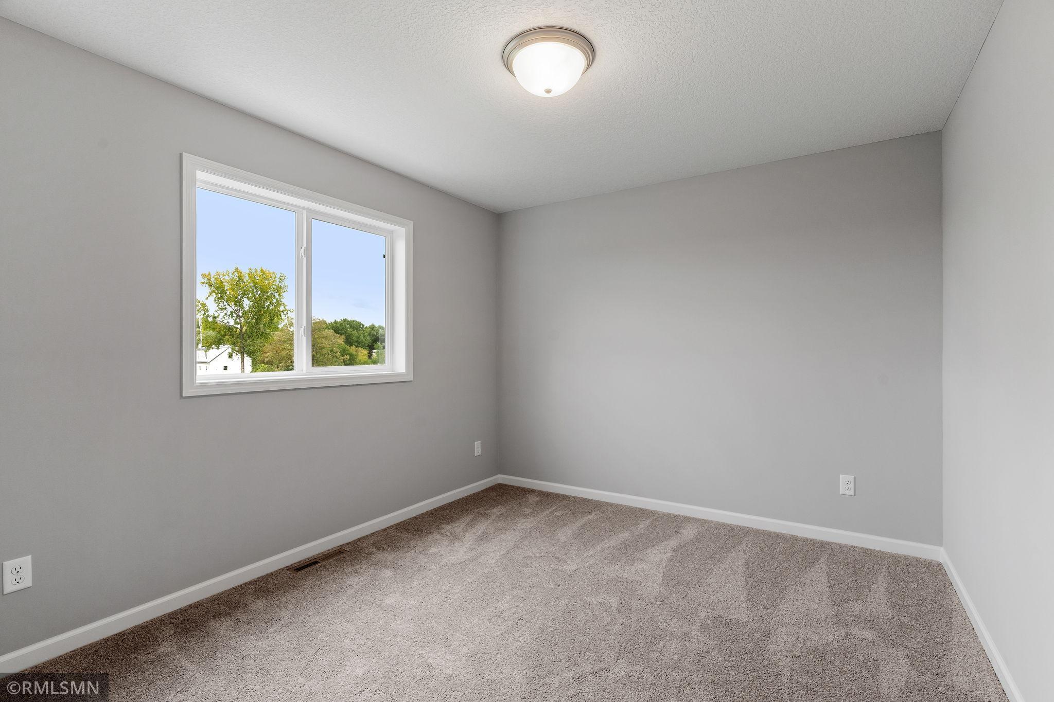 10592 Goodview Avenue South Cottage Grove, MN 55016 - Photo 11 of 22