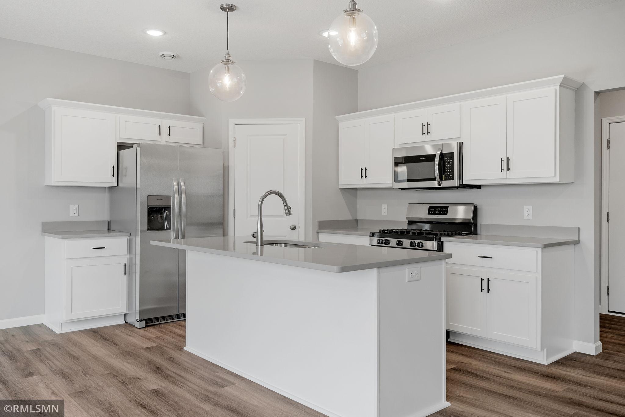 10592 Goodview Avenue South Cottage Grove, MN 55016 - Photo 4 of 22