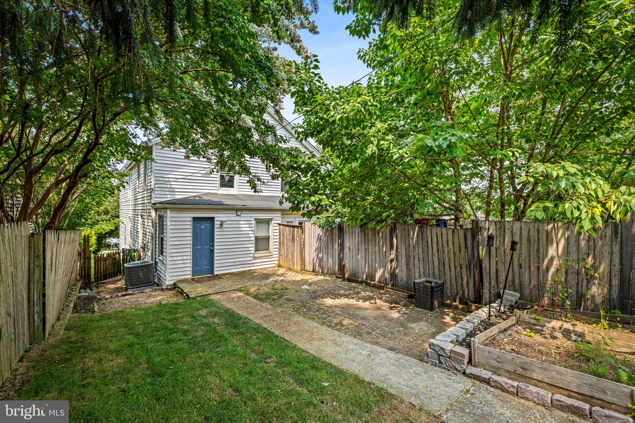 3723 Falls Road Baltimore, MD 21211 - Photo 38 of 39 Large backyard for pets, family time, entertaining