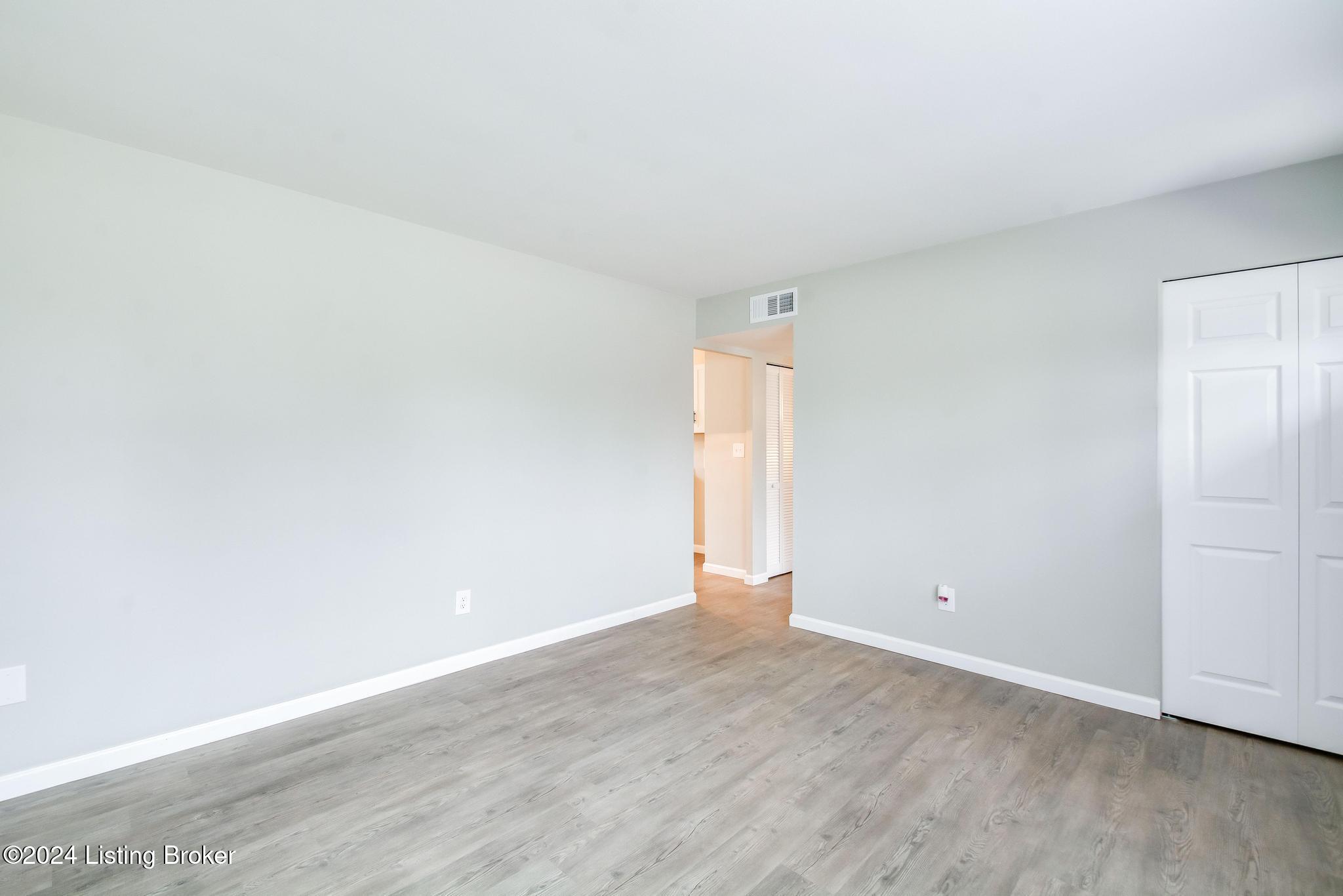 8712 James R Road Fairdale, KY 40118 - Photo 8 of 34 3712_James_R_Rd_40118_517