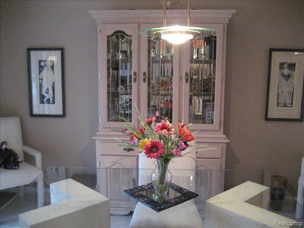 29676 Middlebelt Road, Unit 1202 Farmington, MI 48334 - Photo 4 of 16 Dining Area